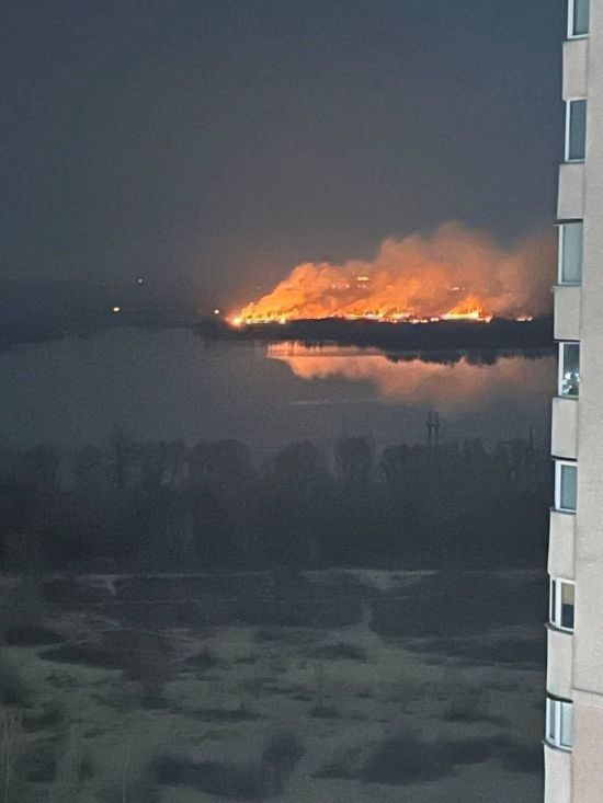 У Києві горить