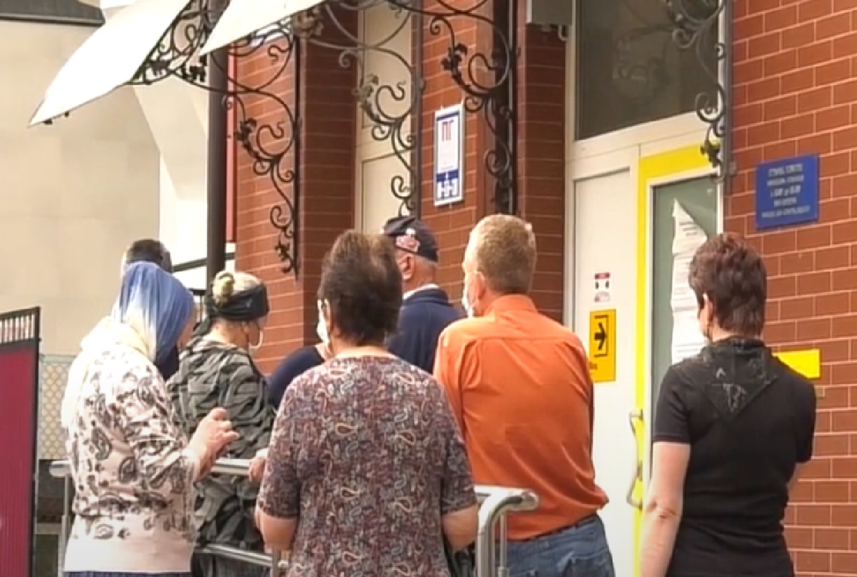 Робота для пенсіонерів у Кривому Розі: від 24 тисяч гривень зарплати пропонують українцям