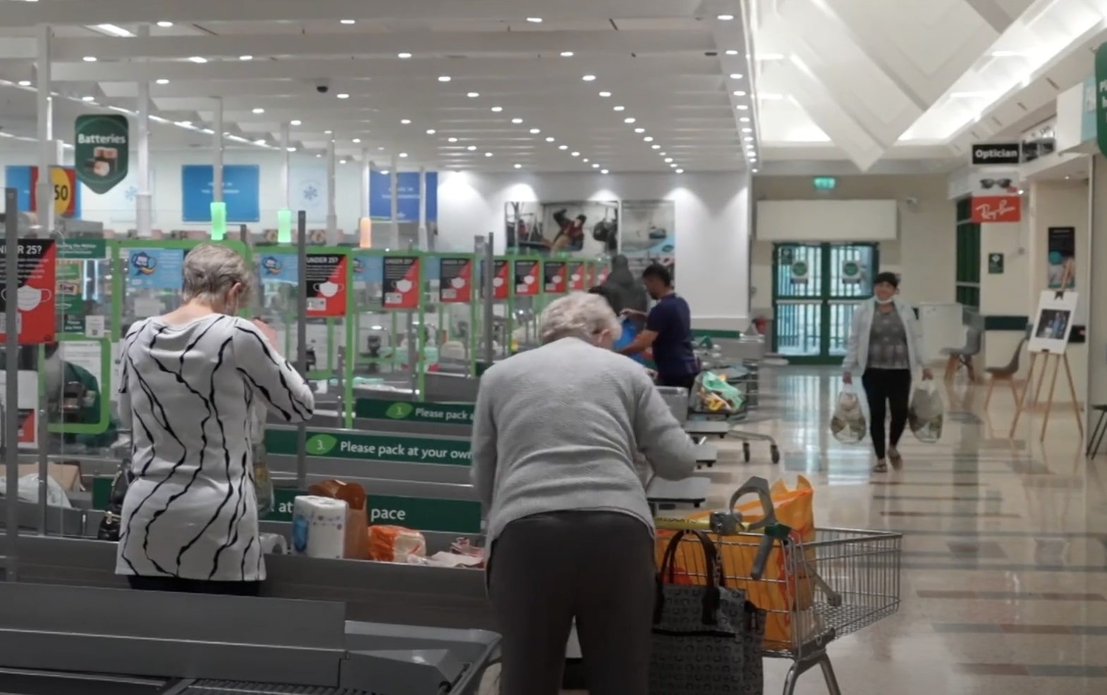 Дефіцит продуктів у Львівській області: експерти розповіли, якого базового товару критично не вистачає