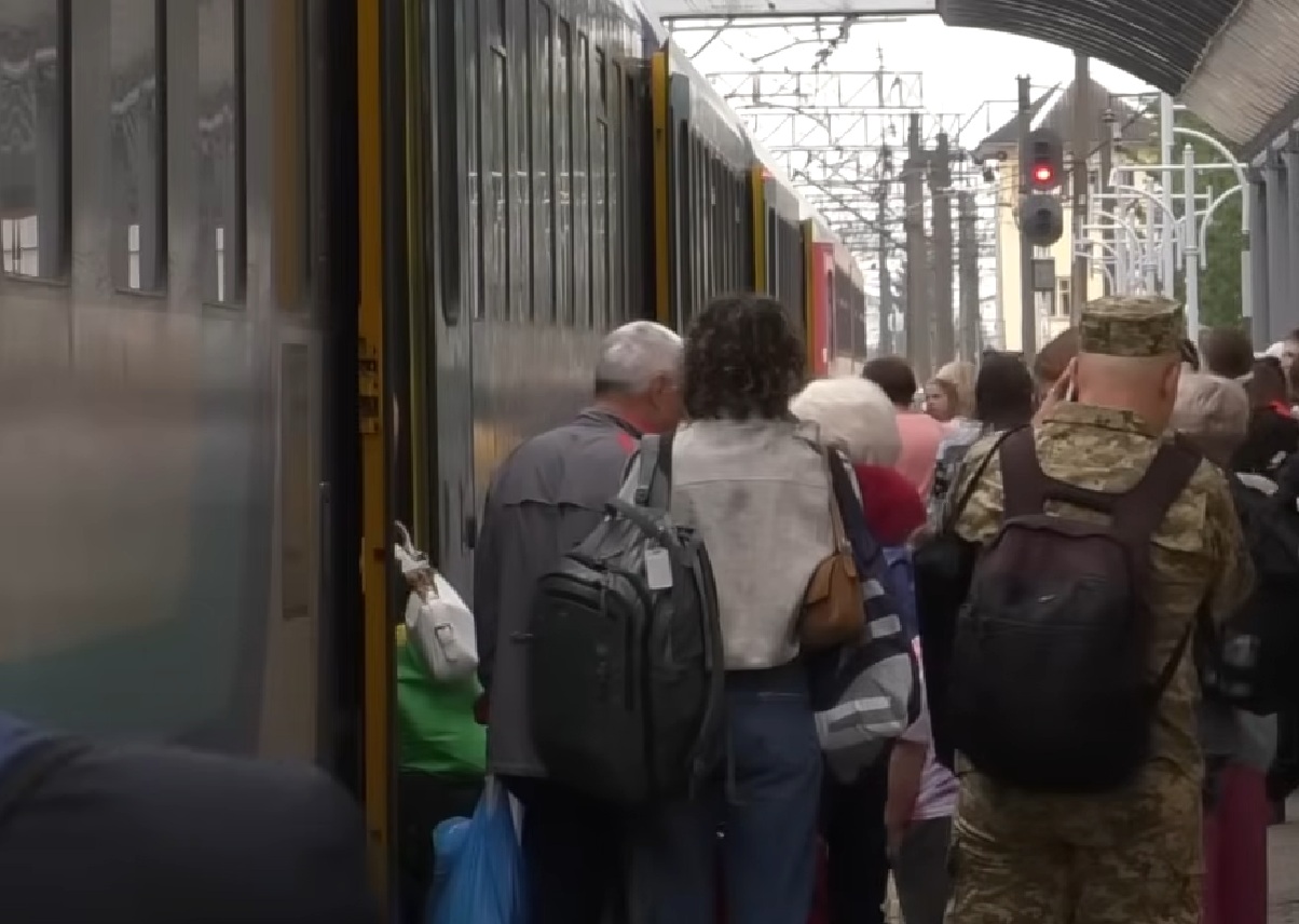 Новий графік руху поїздів в Дніпропетровській області: Укрзалізниця змінила розклад низки експресів