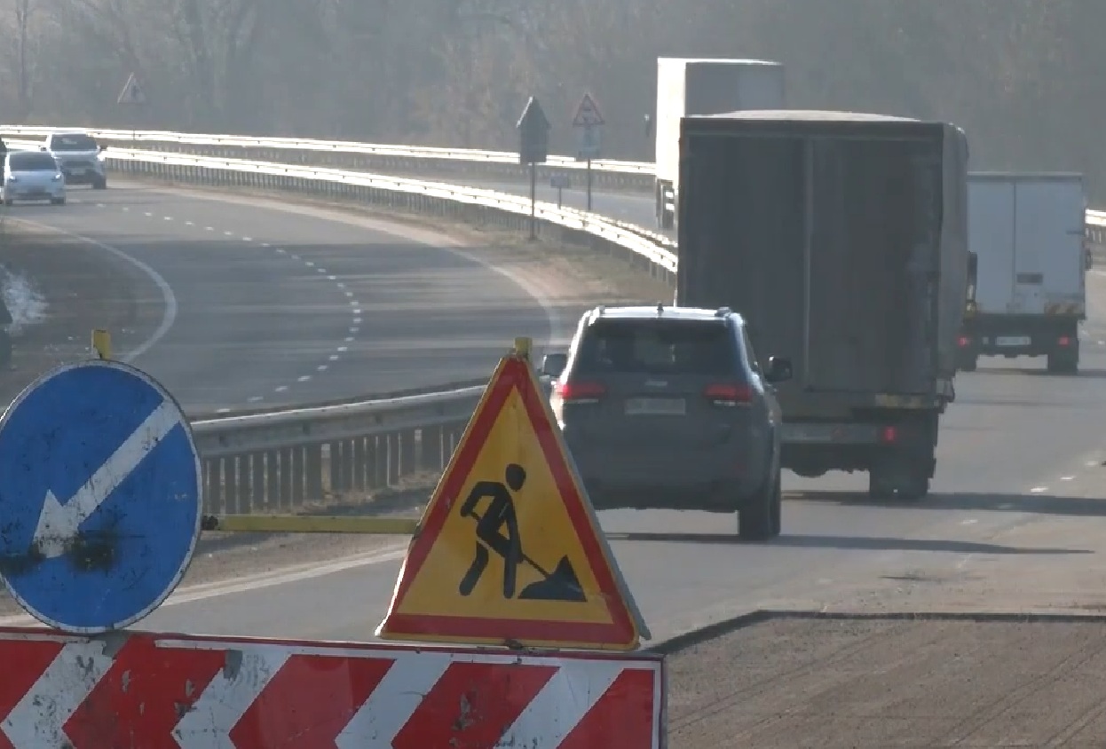 Обмеження руху транспорту у Львові: важливу ділянку закрили для проїзду