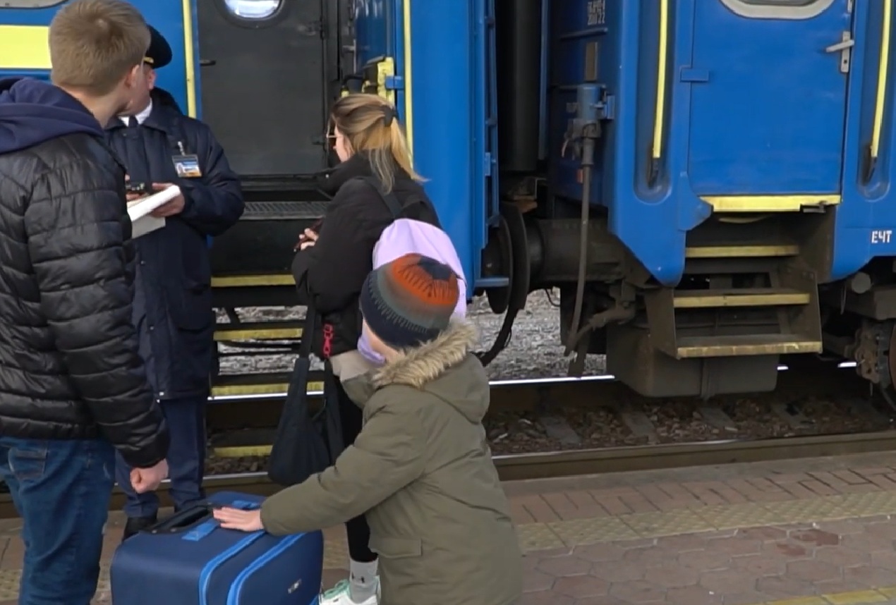 Новий графік руху поїздів в Сумській області: популярні експреси курсуватимуть зі змінами, з'явилося попередження