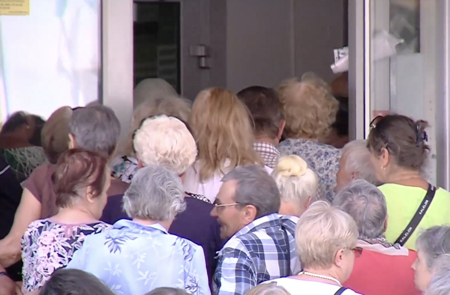 Гуманітарна допомога для ВПО та пенсіонерів у Дніпропетровській області: як отримати найбільш необхідні речі
