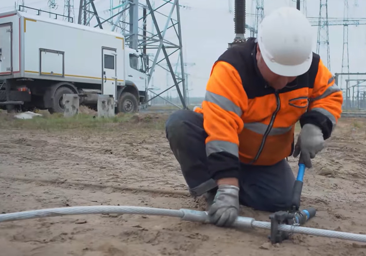 Графіки відключення світла у Дніпропетровській області на 4 грудня: де знеструмлять вулиці на багато годин