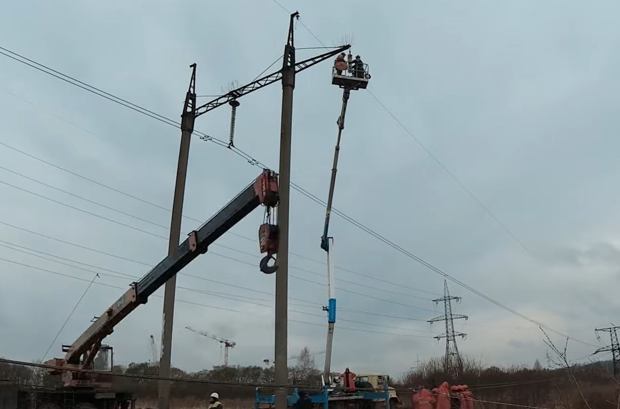 Графіки відключення світла в Полтавській області на 5 грудня: кому вимкнуть електроенергію на 8 годин поспіль