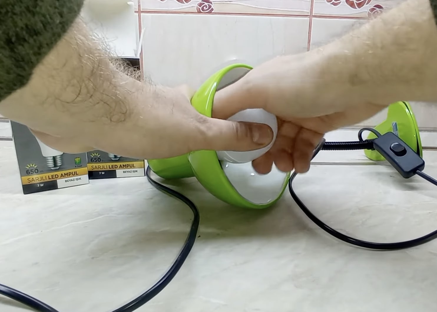 Графік відключення світла на 6 грудня в Дніпропетровській області: де не буде електрики багато годин поспіль